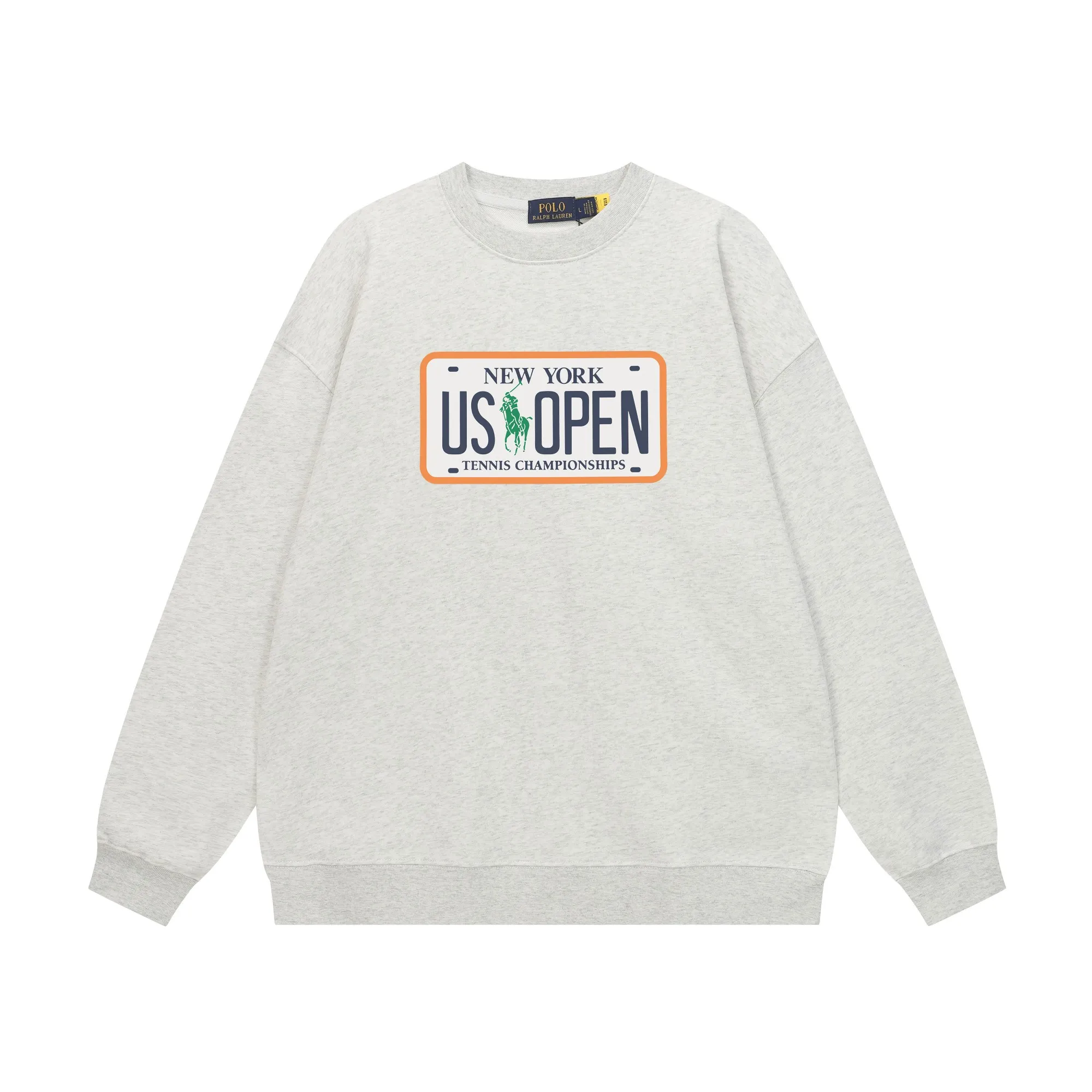 P200 Long-term stock] RalphLauren/Ralph Lauren 2025 autumn and winter new bear letter print 420g heavy large terry sweatshirt Ralph Lauren's age-reducing item, the coat fabric is made of 85% cotton ➕15% polyester, which not only retains the softness, comfort and breathability of cotton, but also adds the wear resistance and wrinkle resistance of polyester fiber, making the clothes more durable and easy to care for. Even in slightly cooler weather, you won't feel stuffy when wearing it. This kind of fabric has a natural crisp feel and is not easy to pill or deform. The bear on the chest is printed with English letters. It is full of color, full of three-dimensionality, and lifelike, adding a bit of liveliness and interest to the whole sweatshirt. There is no pressure to dress, regardless of age or gender. Complete accessories! Color: black, white, navy blue, light floral gray Size: M-L-XL-XXL